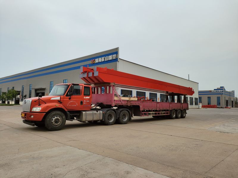 電動(dòng)葫蘆橋式起重機(jī) 3臺(tái) LH5t-17m 制作完成，發(fā)往河南漯河交付客戶使用。